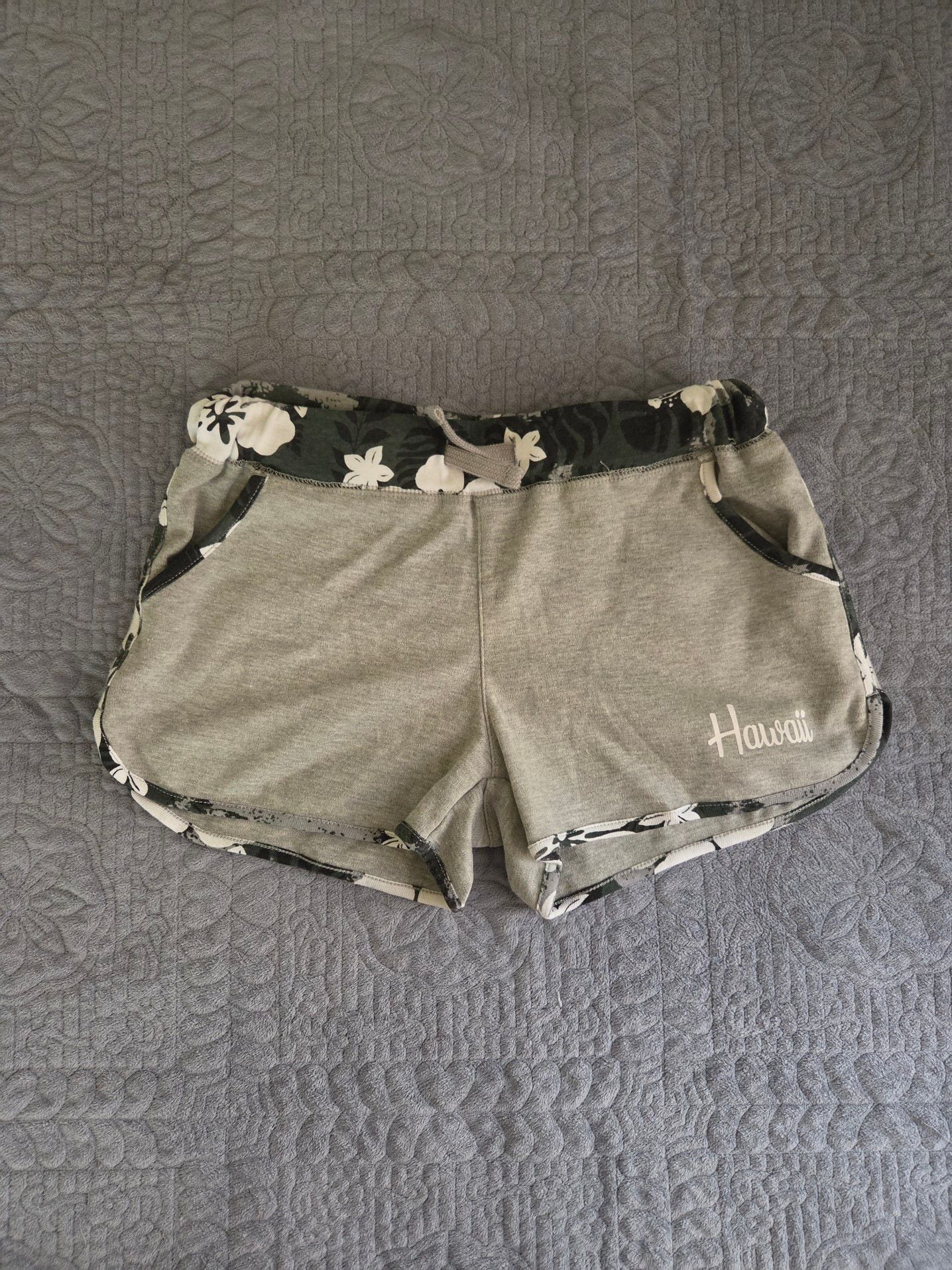 Y2k Island Design Collection Hawaii Floral Trim Shorts Gray 2