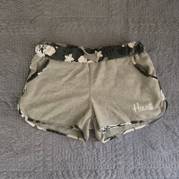 Y2k Island Design Collection Hawaii Floral Trim Shorts Gray