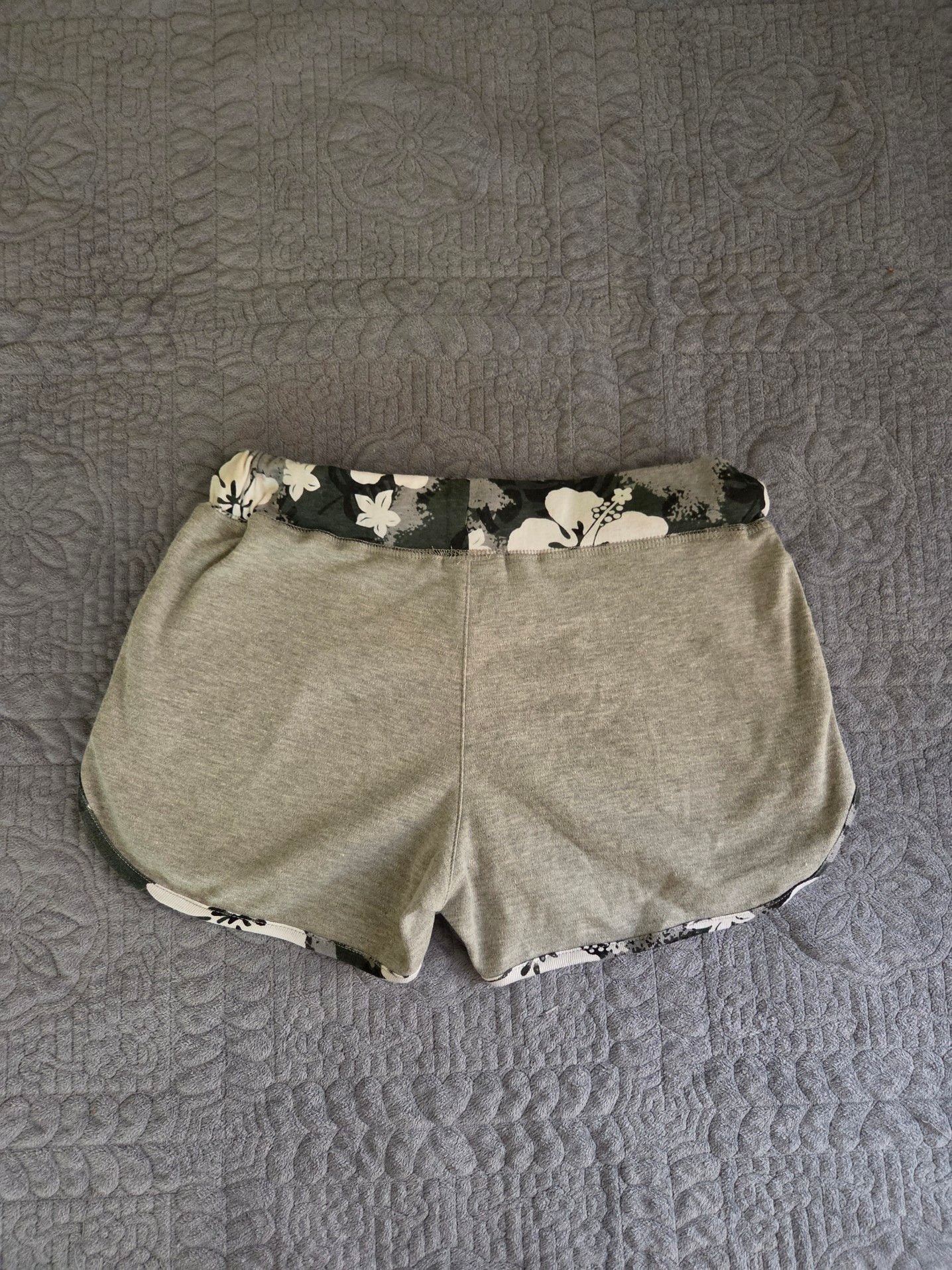 Y2k Island Design Collection Hawaii Floral Trim Shorts Gray 5