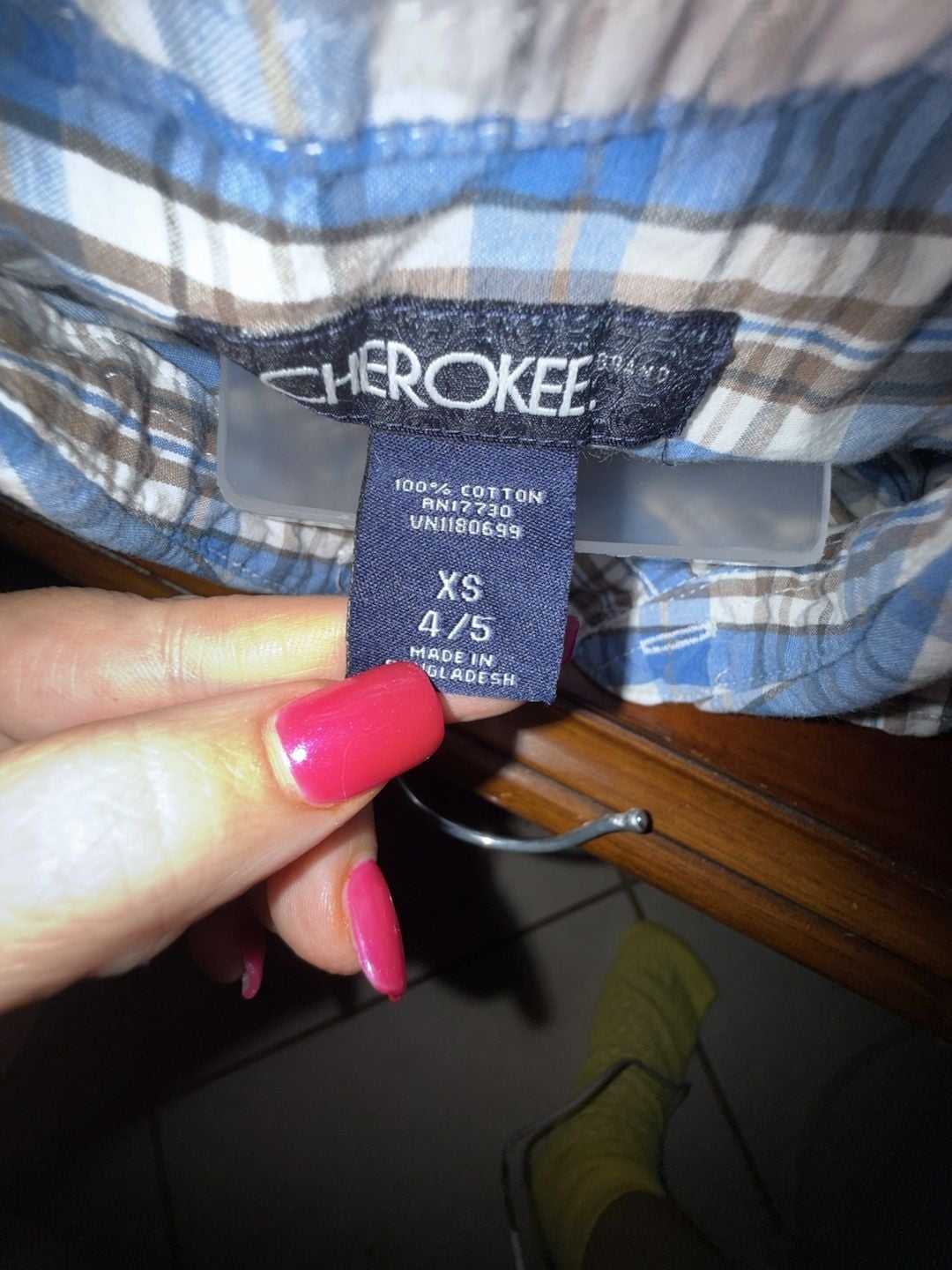 Cherokee brand short sleeve button down Size small... 3