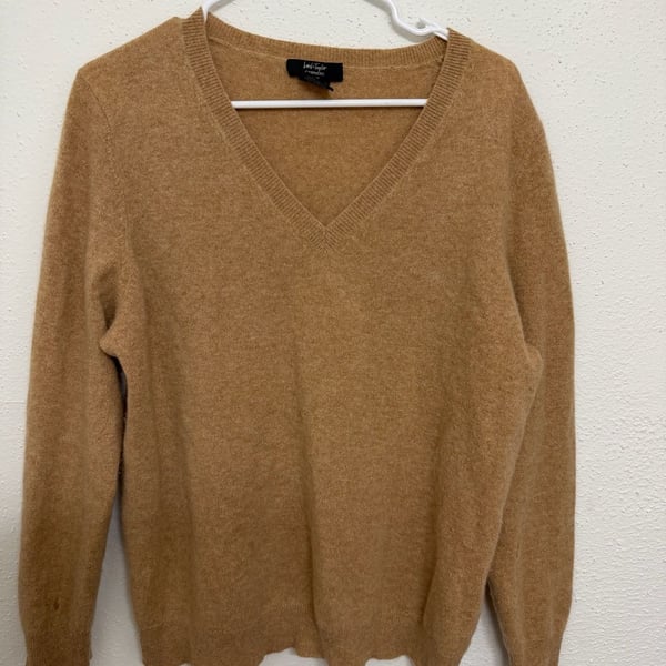 Lord & Taylor 100% Cashmere V-Neck Sweater in Camel