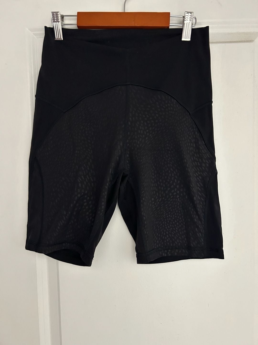 Lululemon Unlimit High-Rise Short 8" *Mesh Black size 8 2