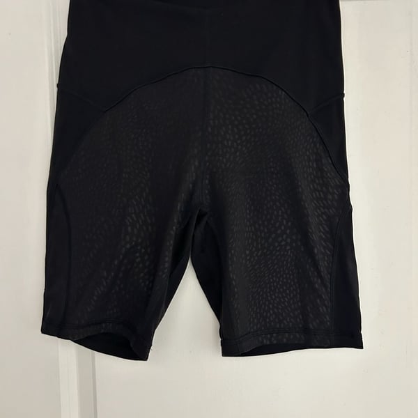 Lululemon Unlimit High-Rise Short 8" *Mesh Black size 8