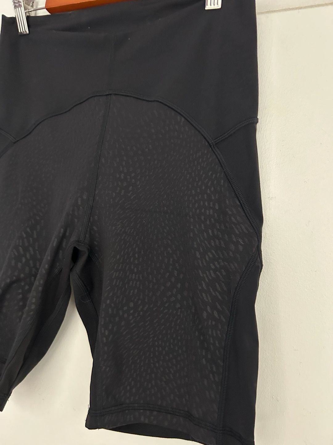 Lululemon Unlimit High-Rise Short 8" *Mesh Black size 8 3