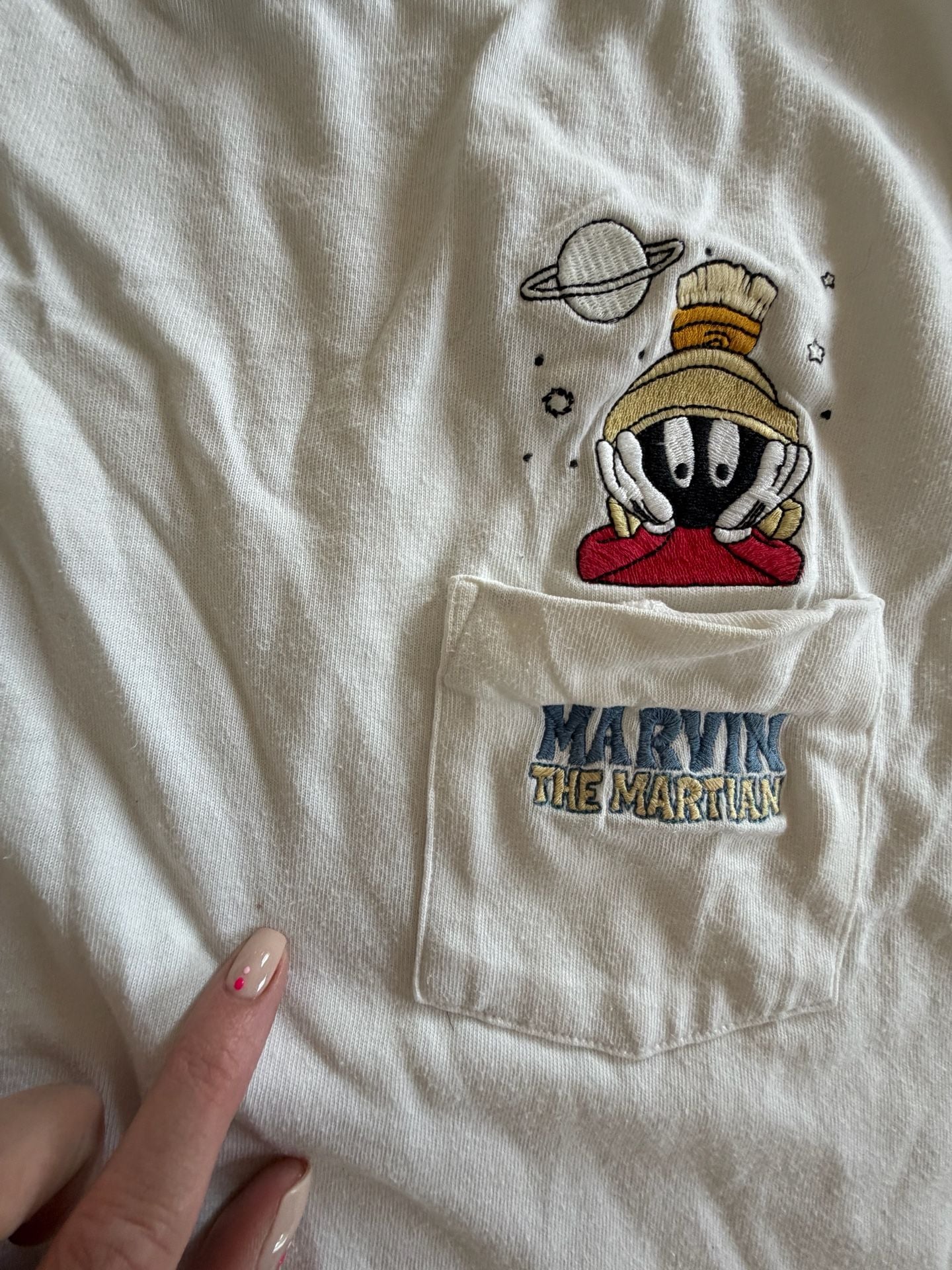 Vintage 1999 Warner Bros Marvin the Martian Embroidered Pocket T-Shirt 4