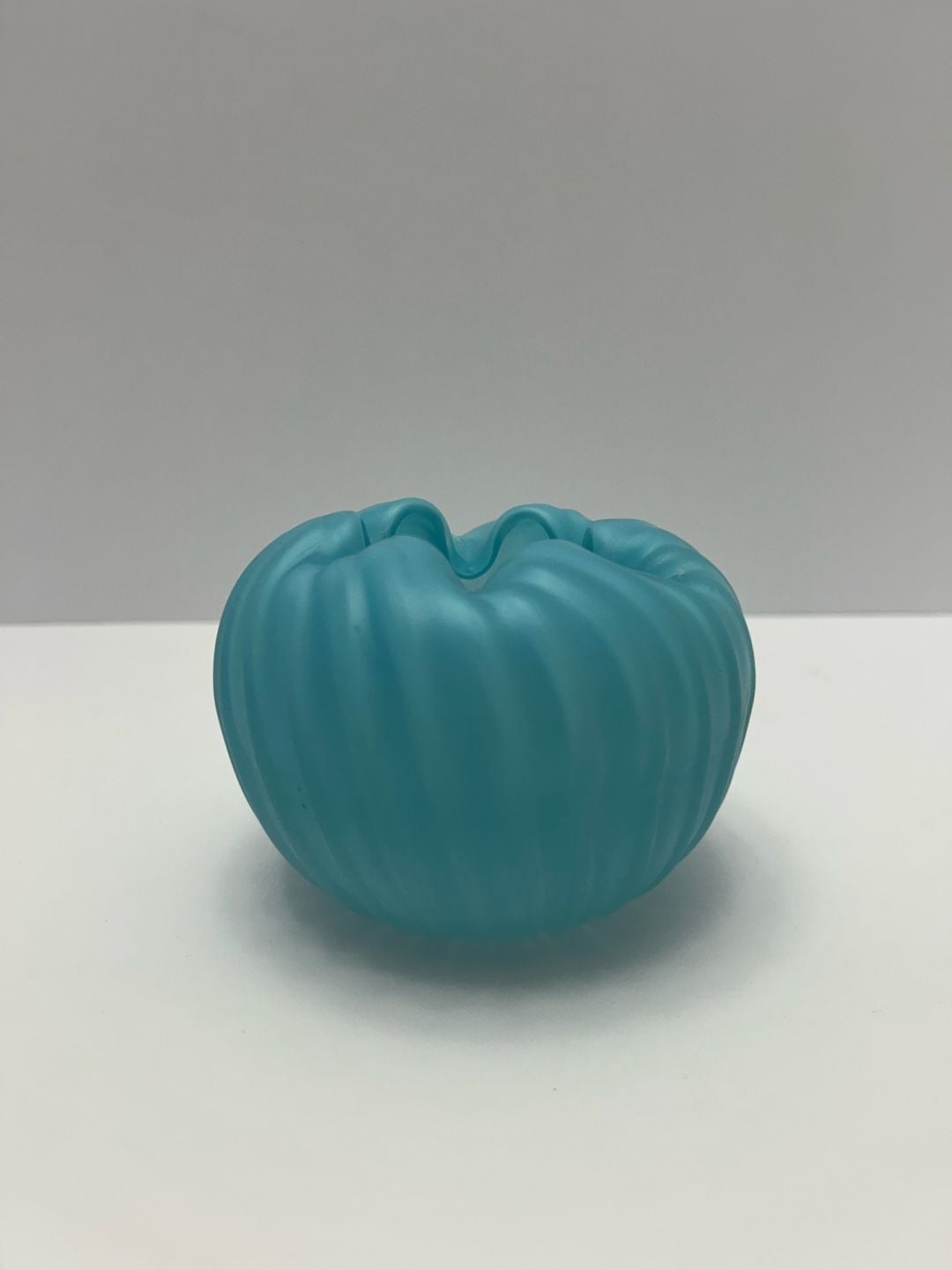Vintage Fenton Blue Satin Glass Swirled Melon Rose Bowl Vase with Ruffled Edge 3