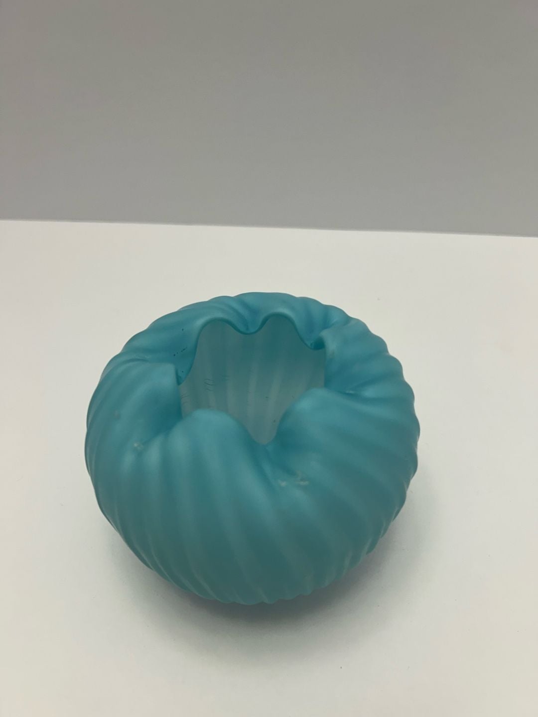 Vintage Fenton Blue Satin Glass Swirled Melon Rose Bowl Vase with Ruffled Edge 6