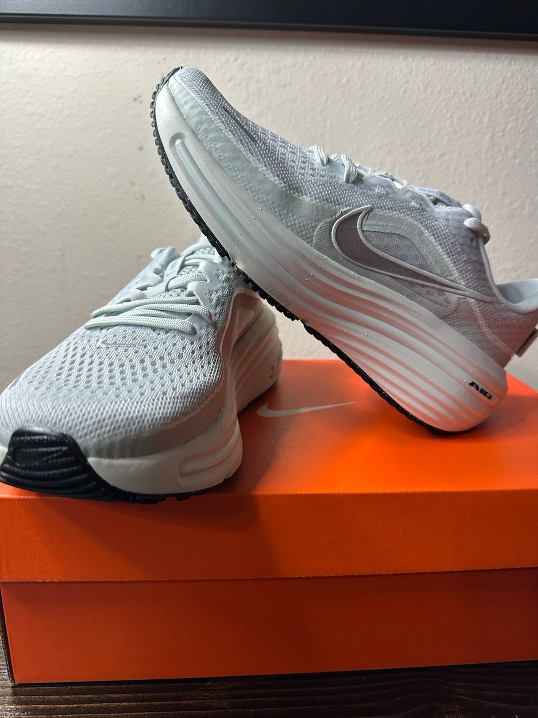Nike Women's Air Winflo 12 Off White/Metallic Silver 2