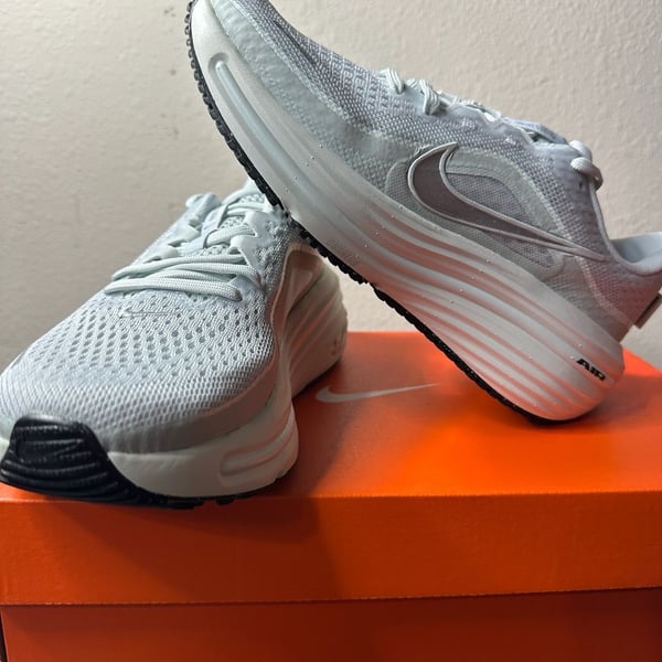 Nike Women's Air Winflo 12 Off White/Metallic Silver
