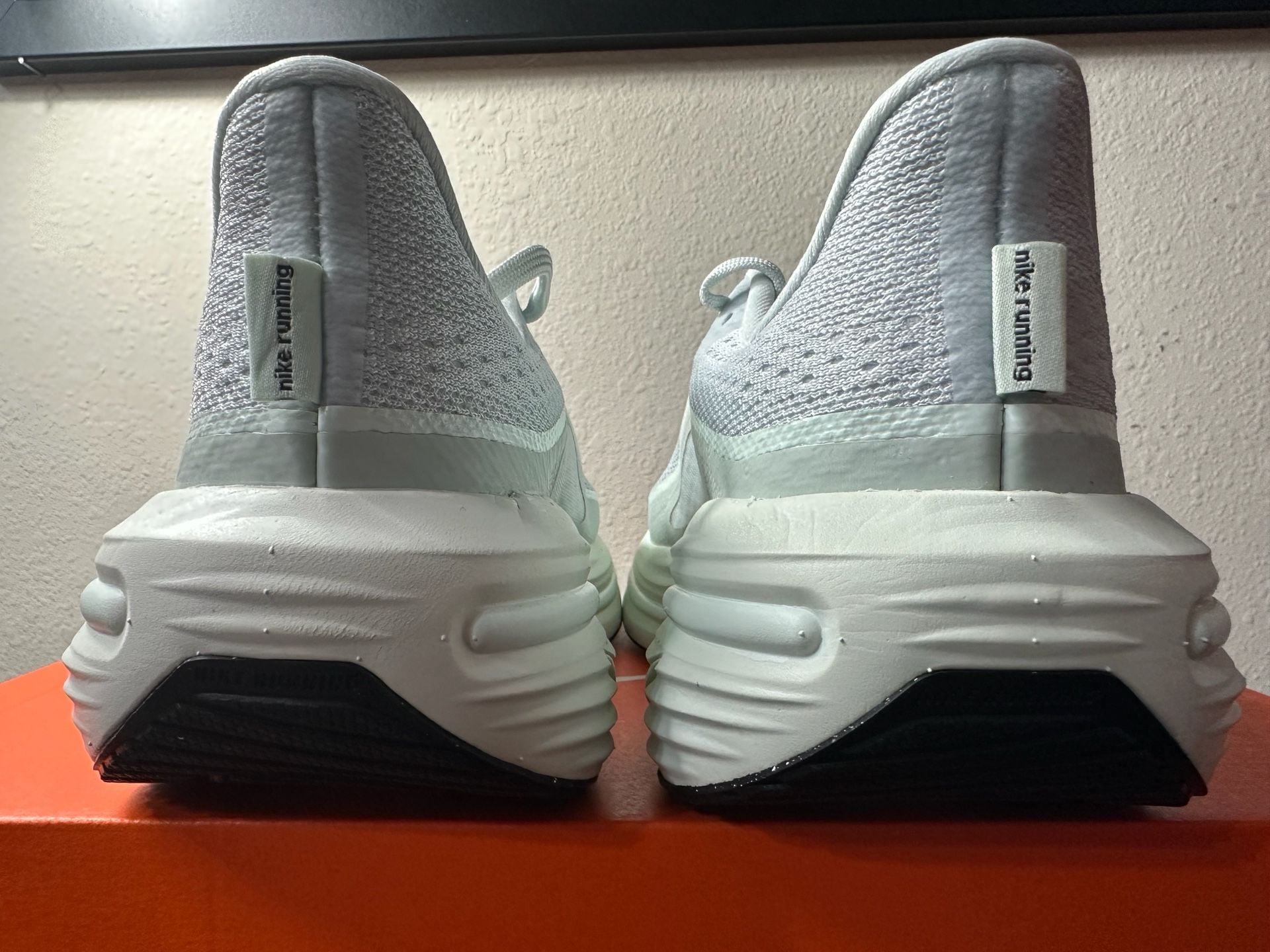 Nike Women's Air Winflo 12 Off White/Metallic Silver 5