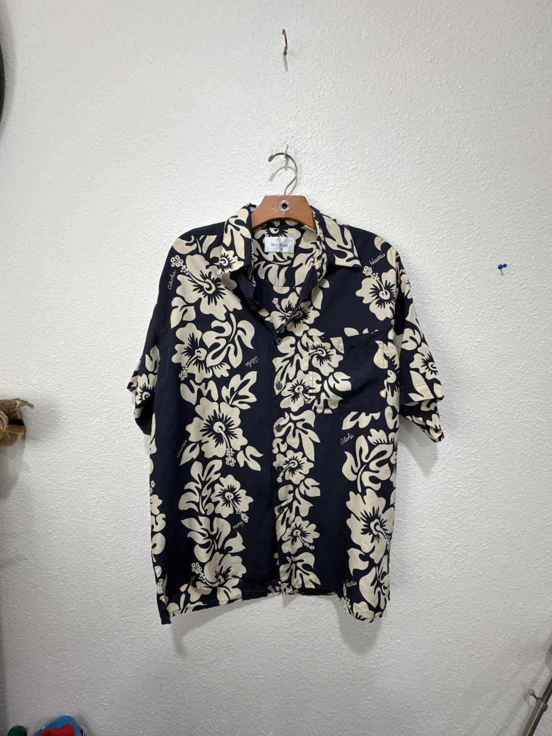 Bill Blass 100% Silk Navy and Cream Hibiscus Floral Aloha Hawaiian Button Down Shirt 2