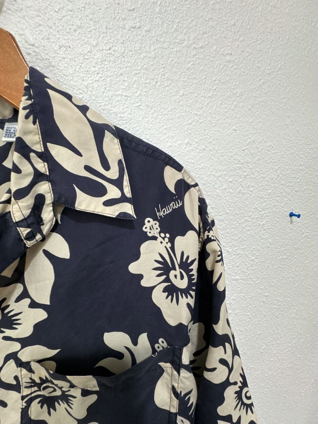 Bill Blass 100% Silk Navy and Cream Hibiscus Floral Aloha Hawaiian Button Down Shirt 5