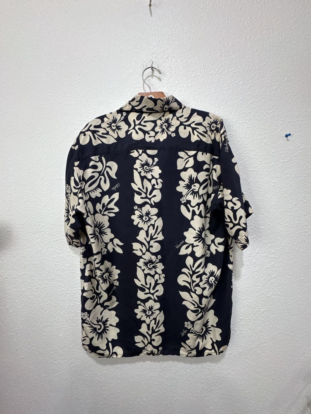 Bill Blass 100% Silk Navy and Cream Hibiscus Floral Aloha Hawaiian Button Down Shirt 6