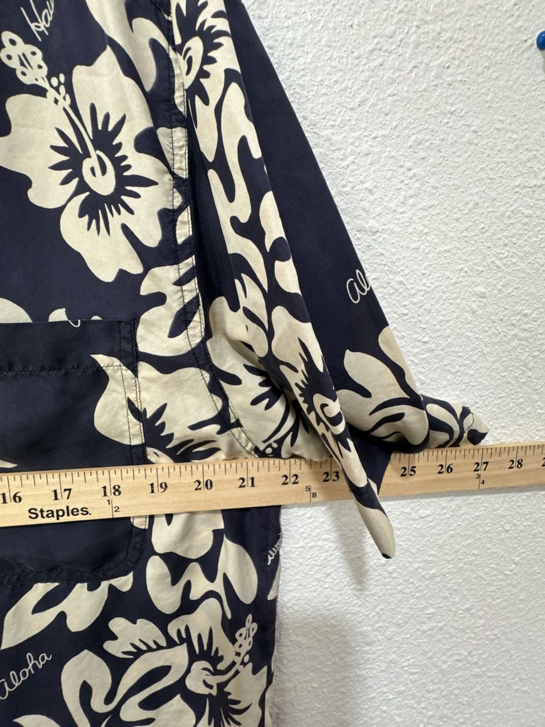 Bill Blass 100% Silk Navy and Cream Hibiscus Floral Aloha Hawaiian Button Down Shirt 8