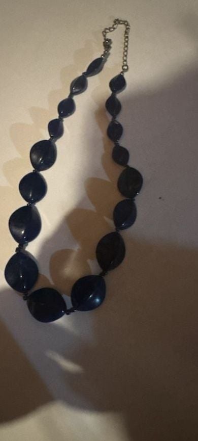 Vintage Trifari Navy Blue Lucite Graduated Bead Necklace 3
