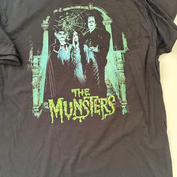 Gildan The Munsters Vintage Style  Graphic T-Shirt Size Medium