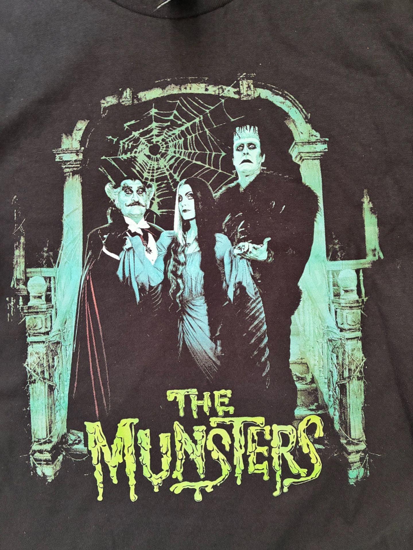 Gildan The Munsters Vintage Style Graphic T-Shirt Size Medium 2