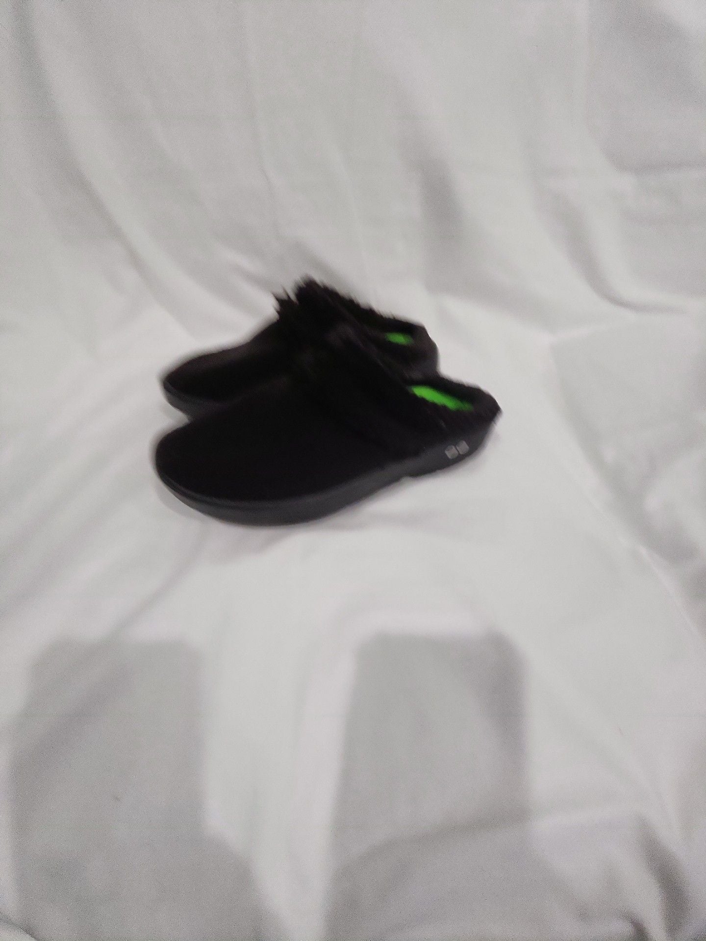 OOFOS OOmg EeZee Low Black Sherpa Lined Recovery Clog Shoes 3