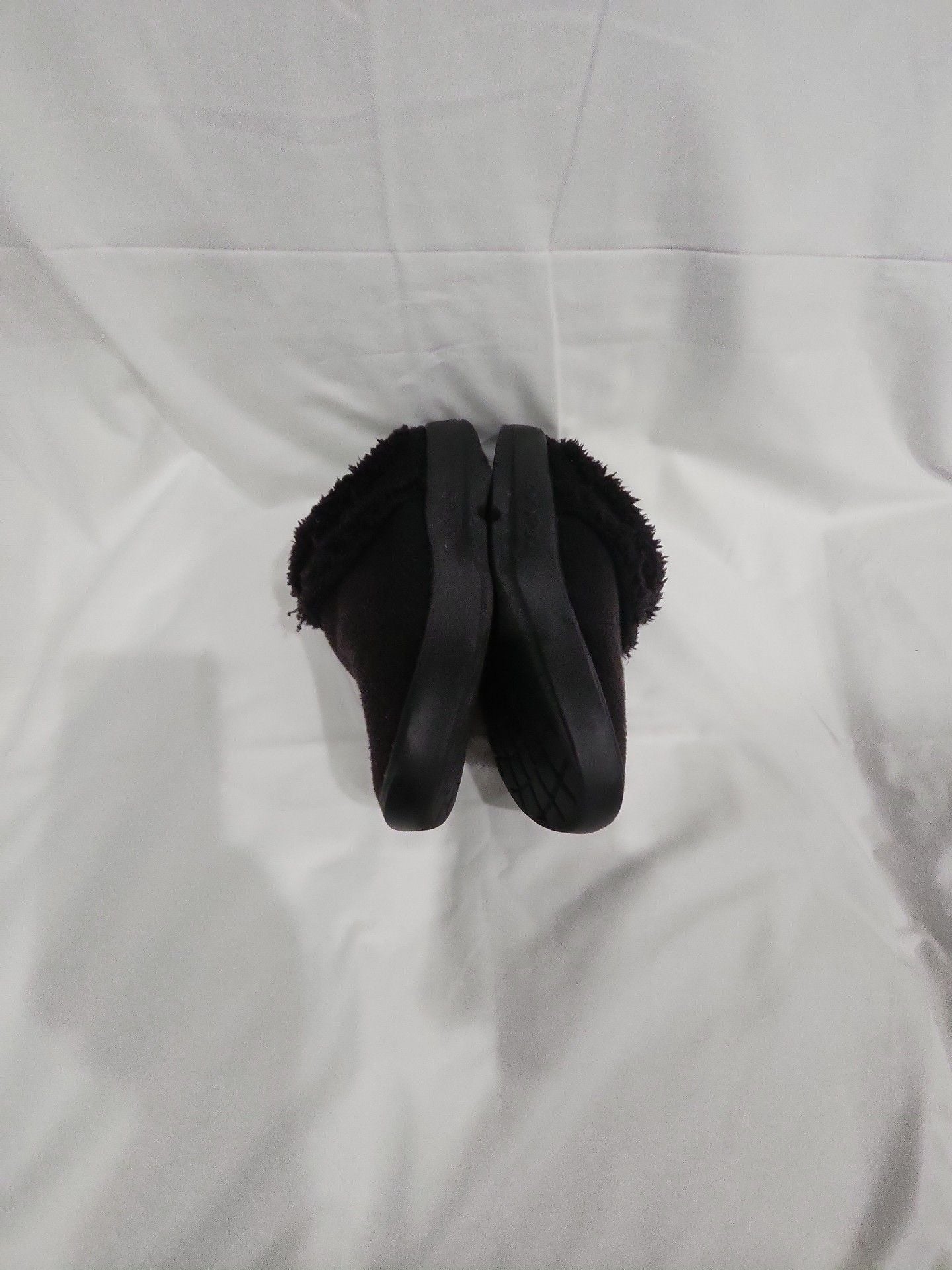 OOFOS OOmg EeZee Low Black Sherpa Lined Recovery Clog Shoes 4
