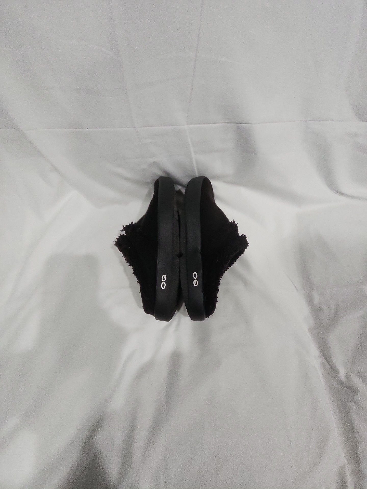 OOFOS OOmg EeZee Low Black Sherpa Lined Recovery Clog Shoes 5