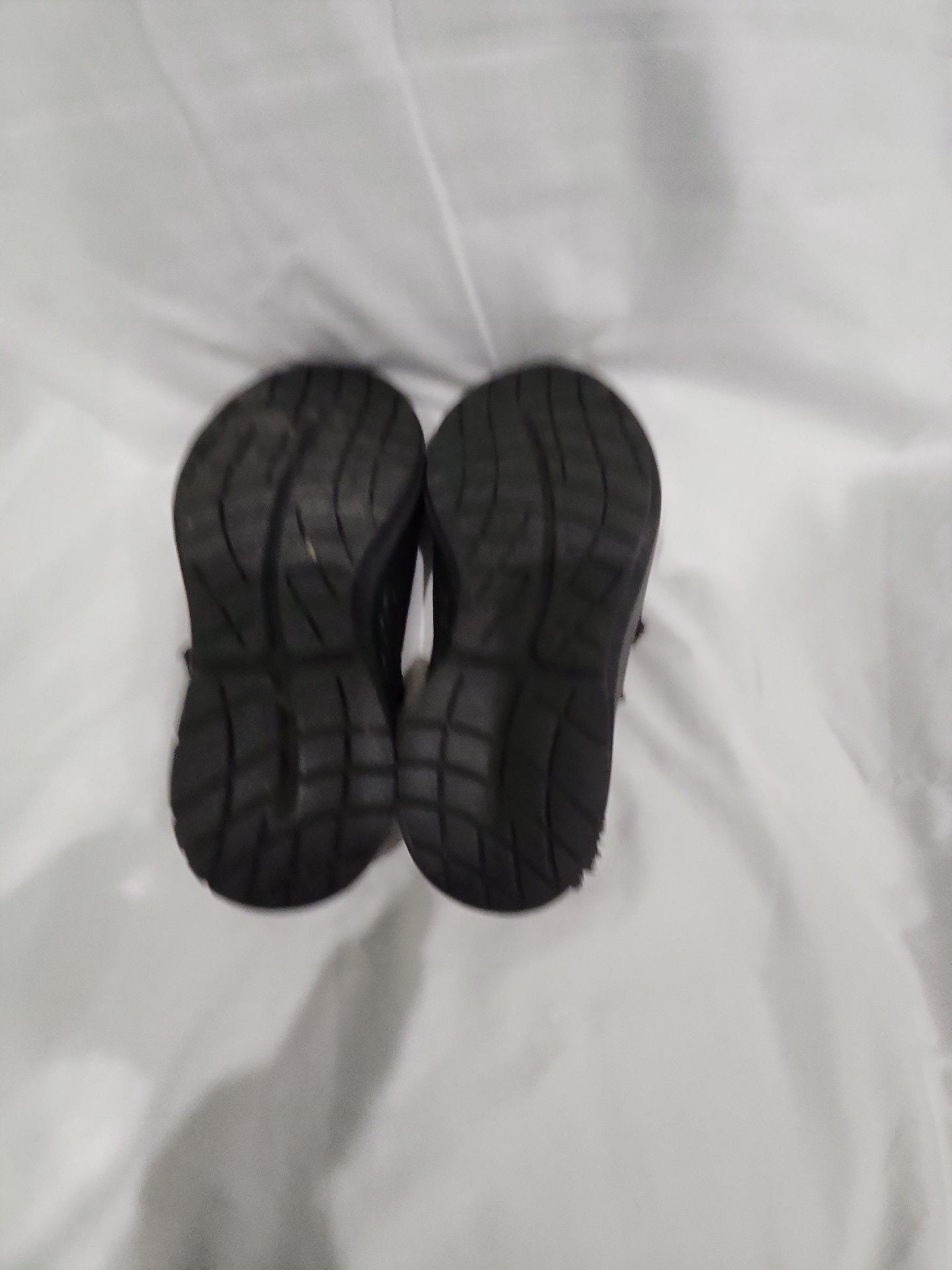 OOFOS OOmg EeZee Low Black Sherpa Lined Recovery Clog Shoes 6