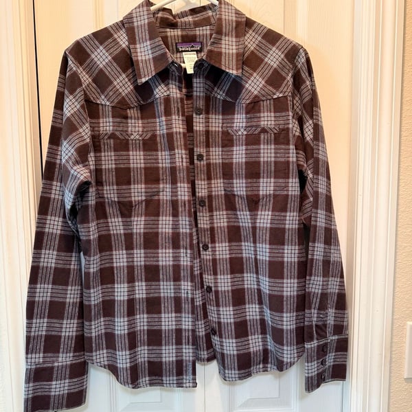 EUC Patagonia Women's Long Sleeve Button Down Hemp Shirt Color Brown Size 8 Hike