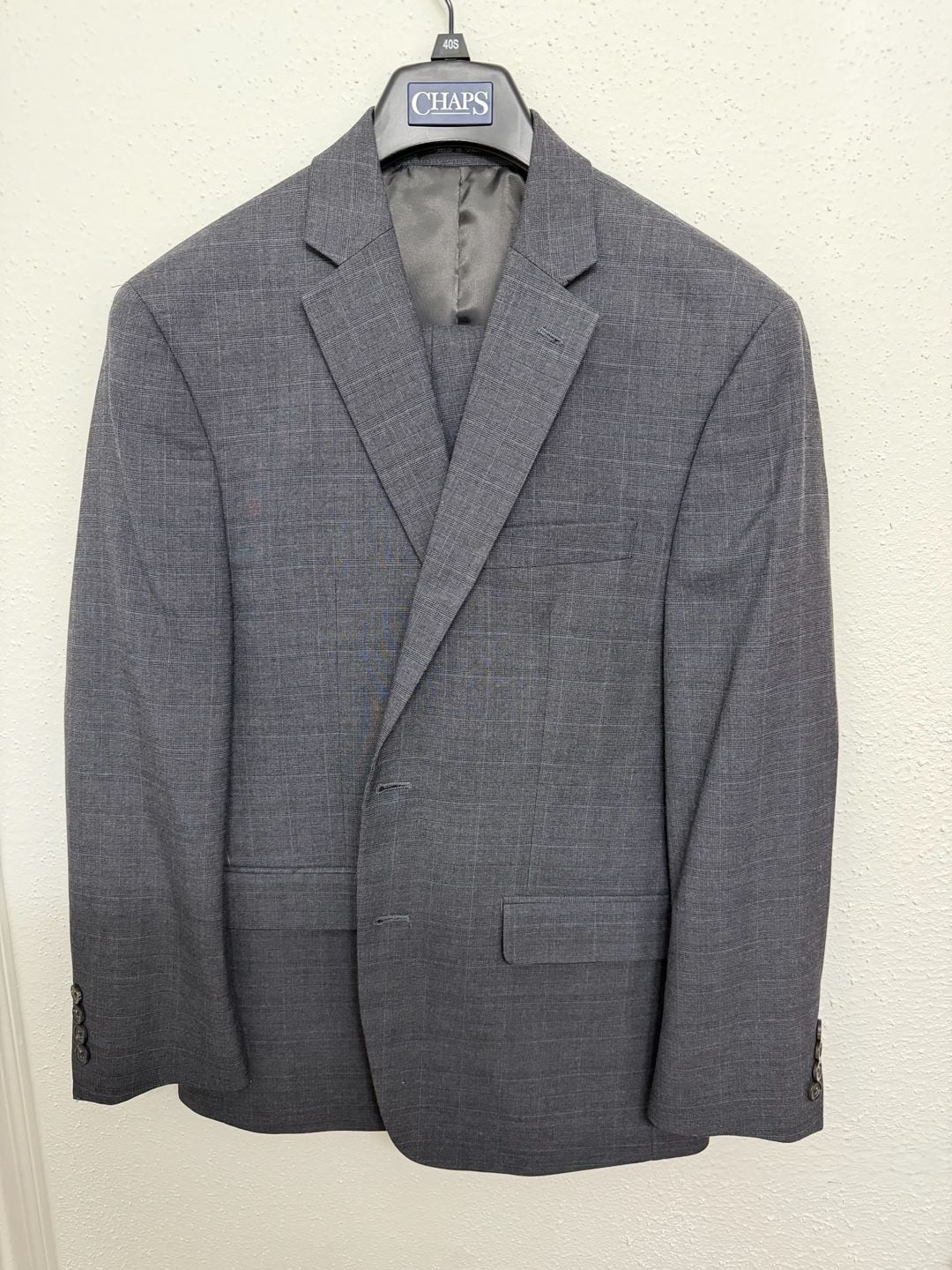 Chaps Men's 2-Piece Suit Gray Glen Plaid Two-Button Jacket and Trousers 1