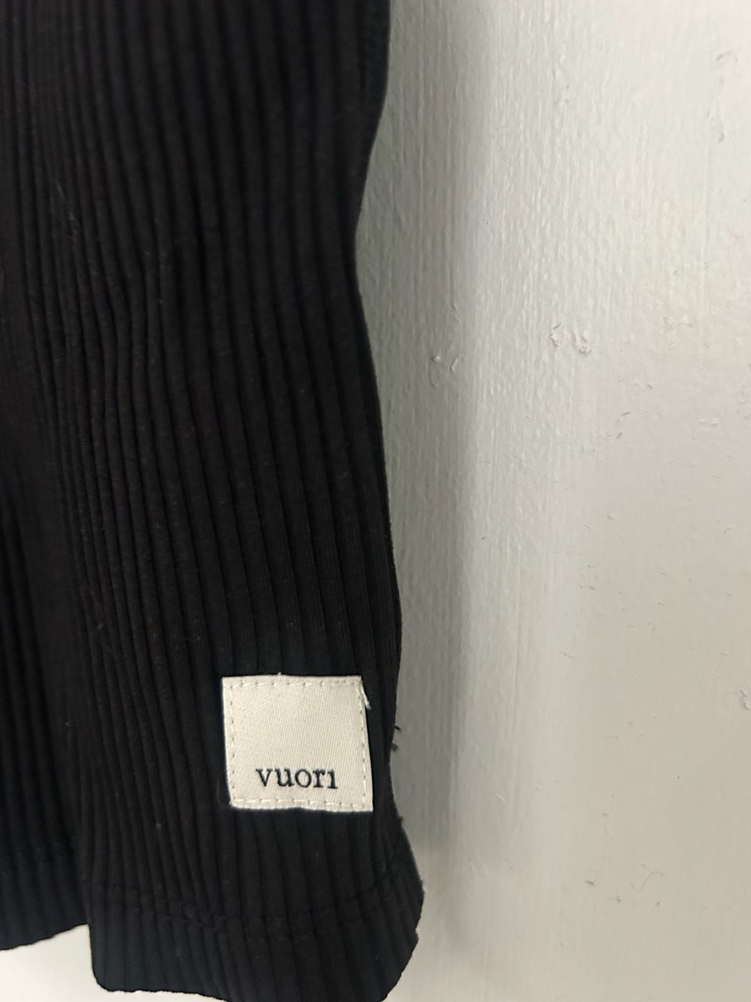 Vuori Rib Crop Tank in Black XL 3