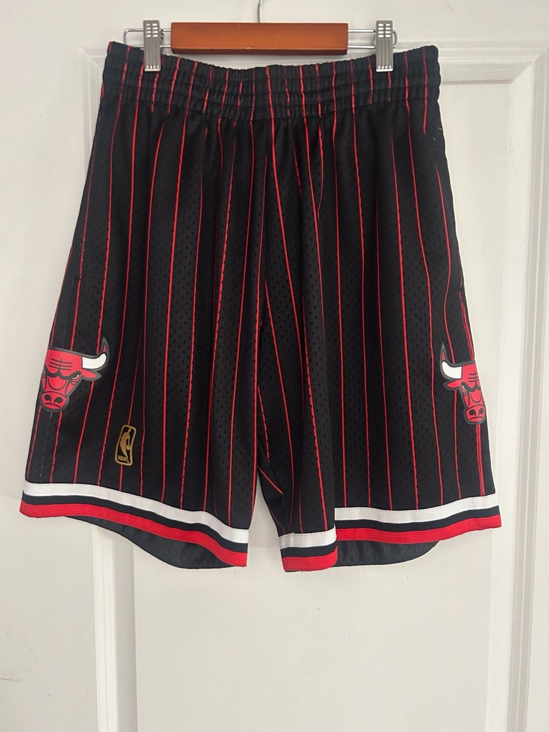 CHICAGO BULLS Mitchell & Ness NBA Black Pinstripe Swingman Shorts Size Small 2