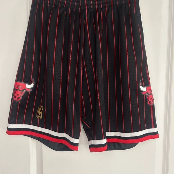 CHICAGO BULLS Mitchell & Ness NBA Black Pinstripe Swingman Shorts Size Small