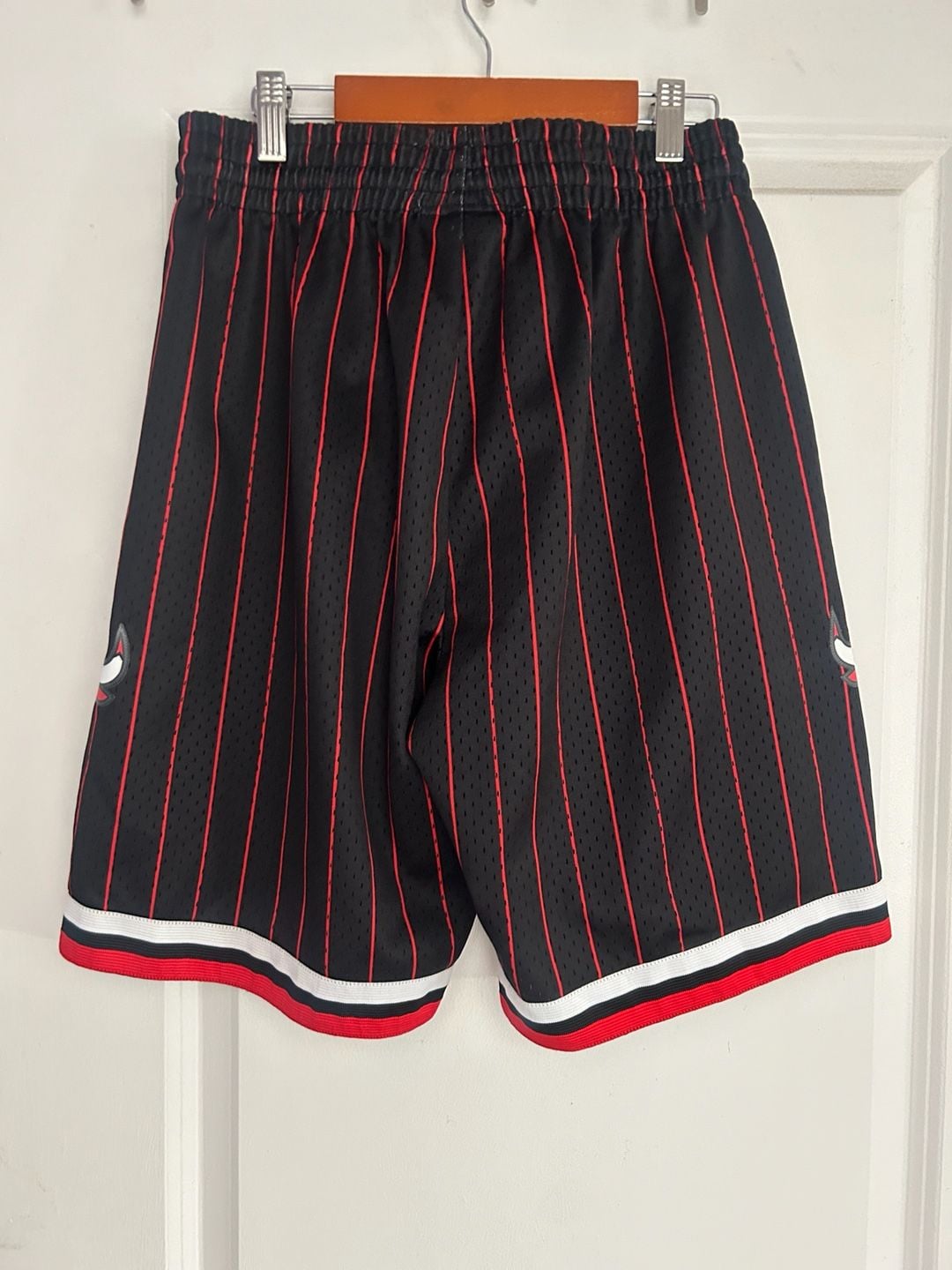 CHICAGO BULLS Mitchell & Ness NBA Black Pinstripe Swingman Shorts Size Small 3