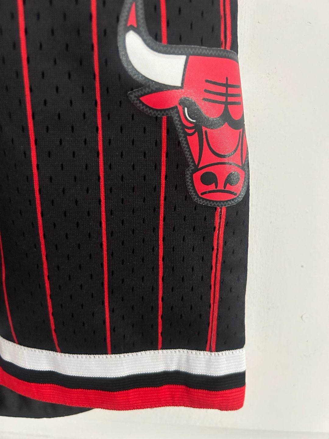 CHICAGO BULLS Mitchell & Ness NBA Black Pinstripe Swingman Shorts Size Small 4