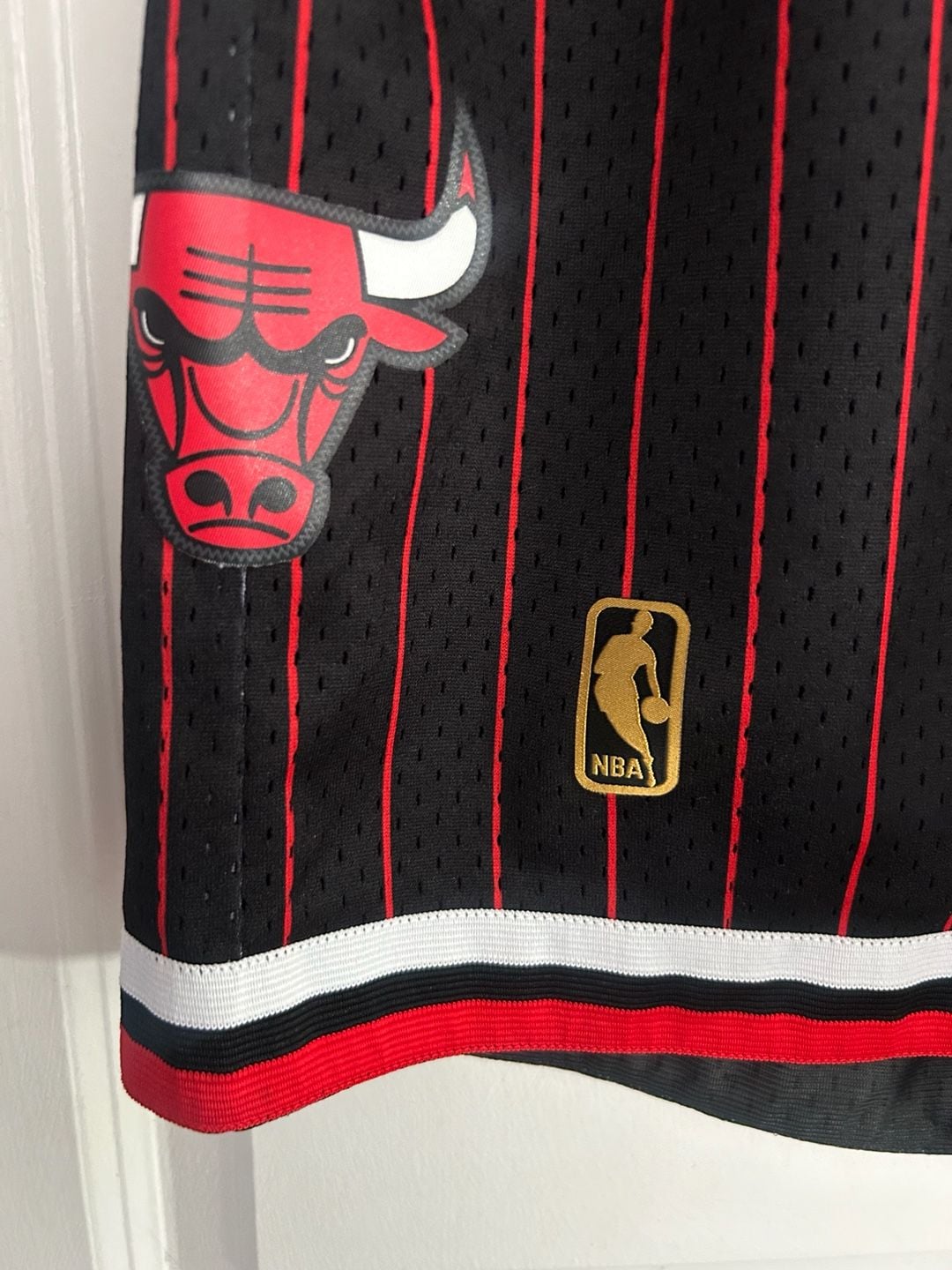 CHICAGO BULLS Mitchell & Ness NBA Black Pinstripe Swingman Shorts Size Small 5