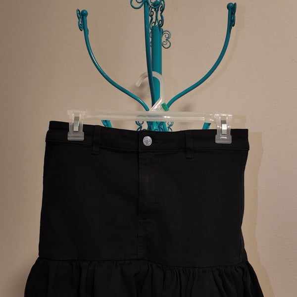 Bershka Black High-Waisted Bubble Hem Mini Skirt – Size US 8