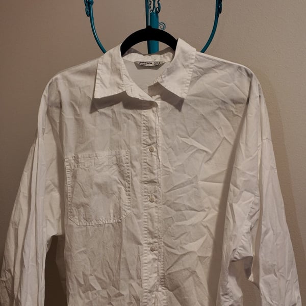 Stradivarius White Cotton Over-Sized Raw Hem Button-Down Shirt – Size M