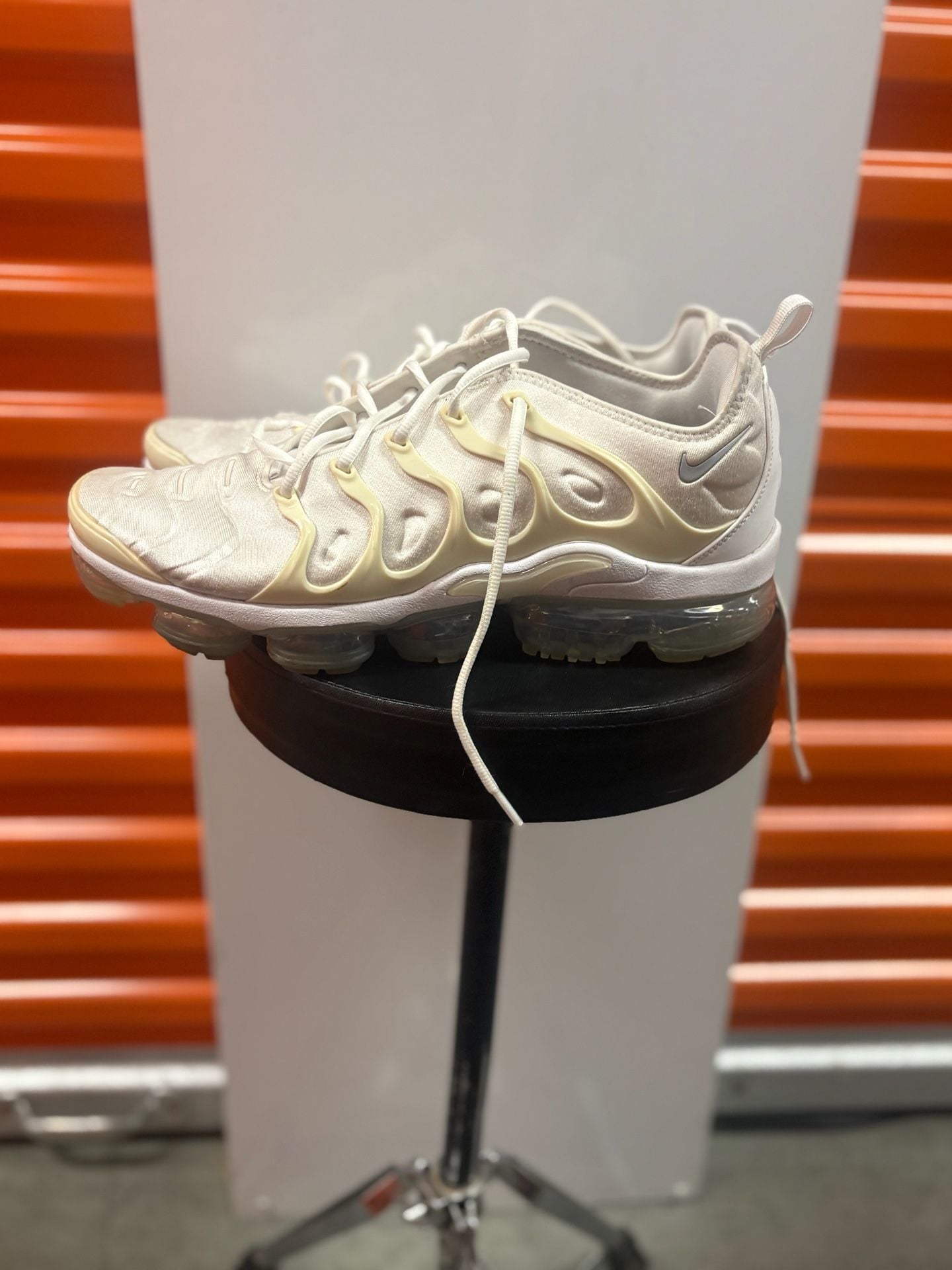 Nike Air Vapormax Plus 'Triple White/Pure Platinum' Sneakers (924453-100) 4