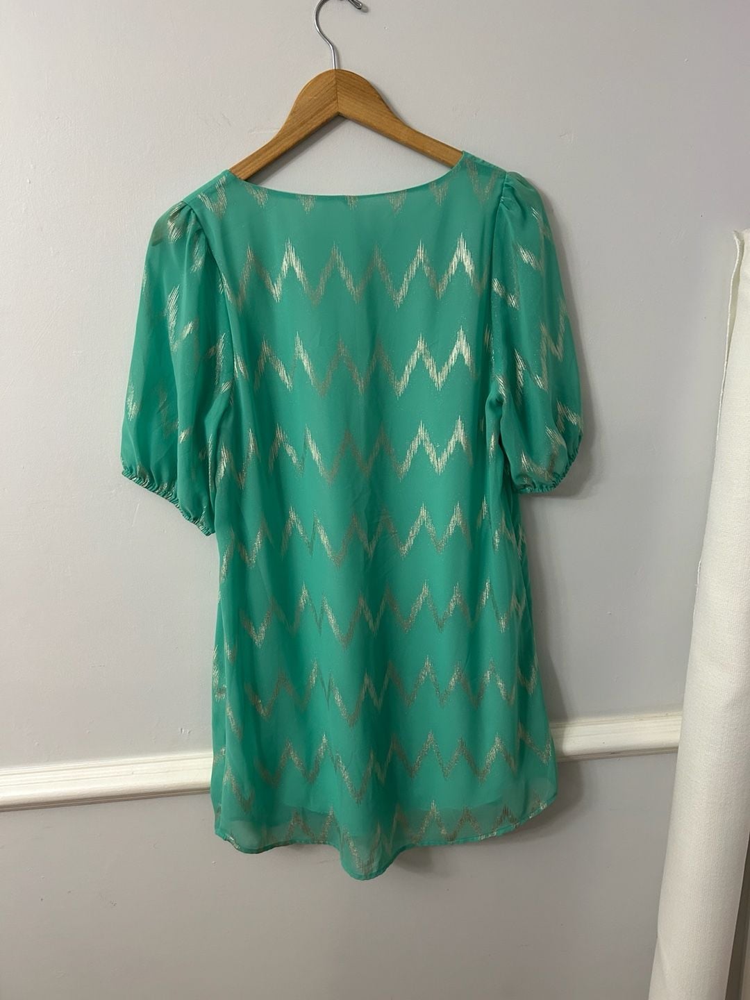 Green and Gold Metallic Chevron Shift Dress with Puff Sleeves 5