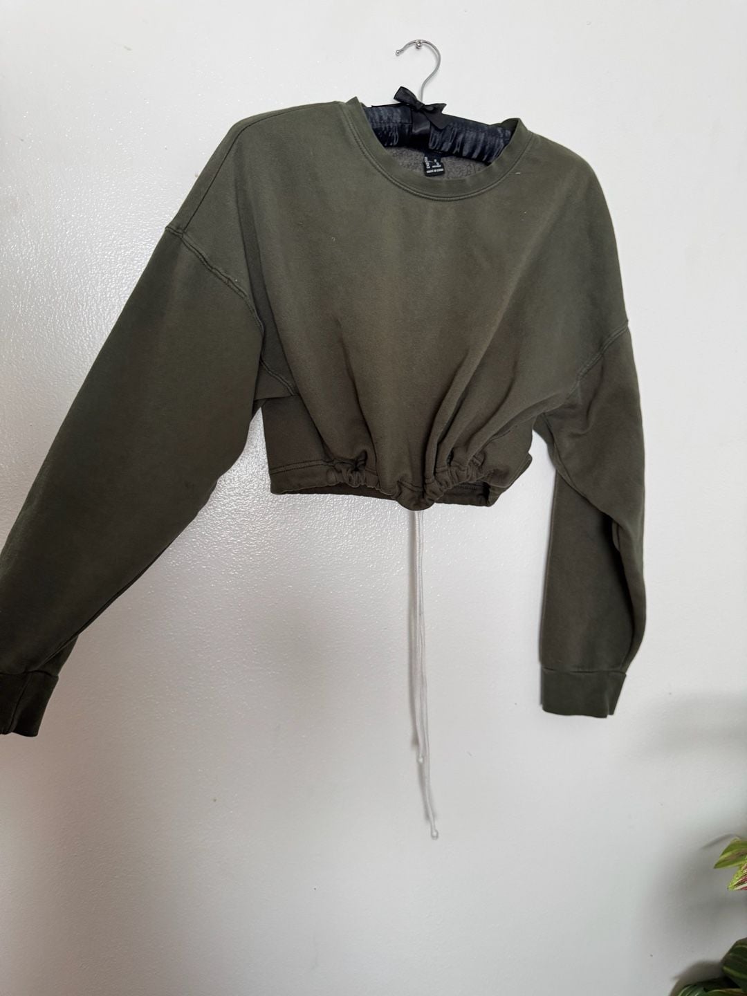 Olive Green Drawstring Hem Cropped Crewneck Sweatshirt 9