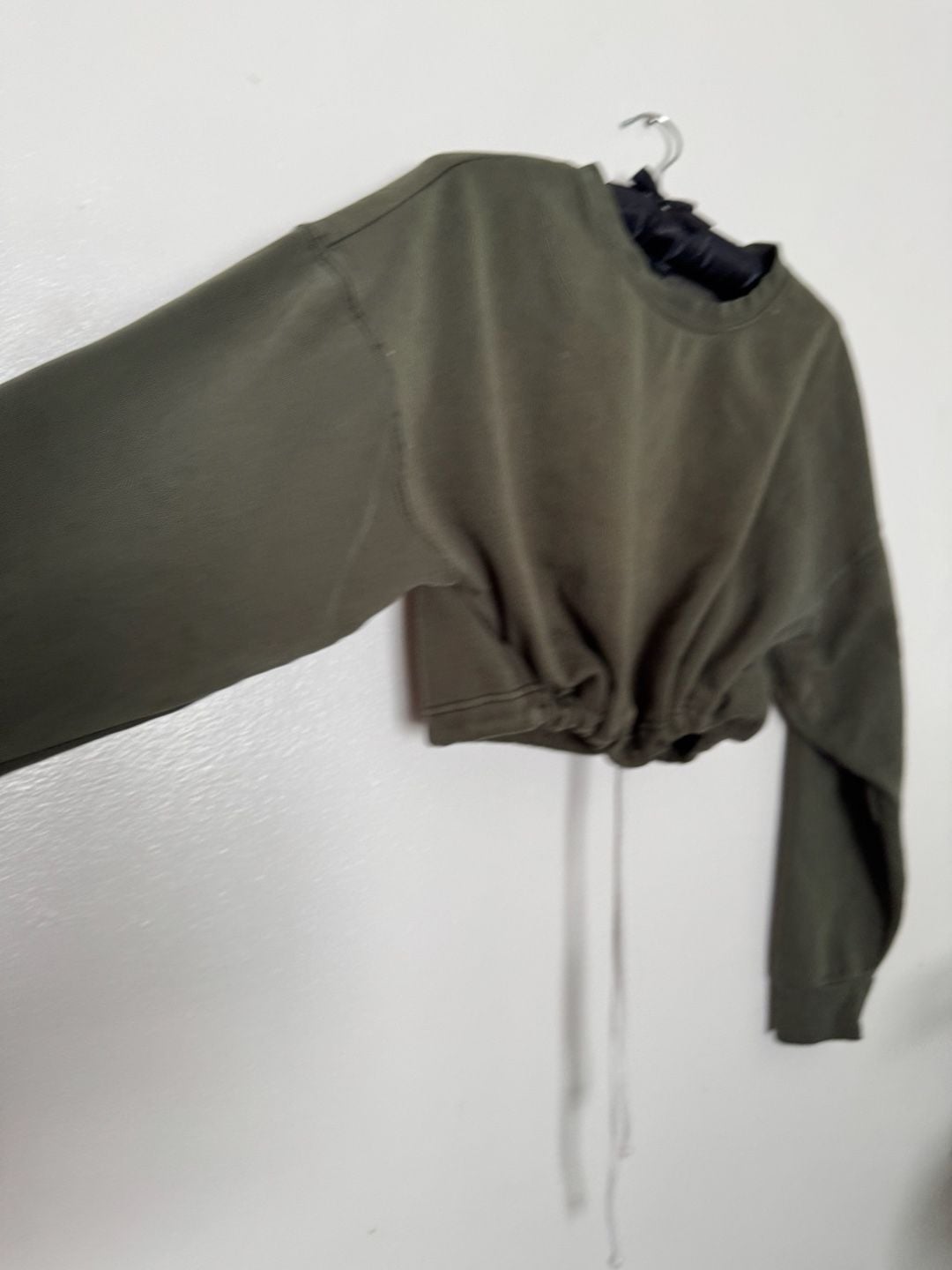 Olive Green Drawstring Hem Cropped Crewneck Sweatshirt 10