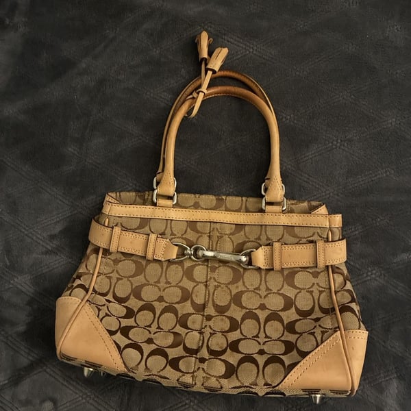 Coach Signature Canvas Hampton Clip Hobo Bag 08K06