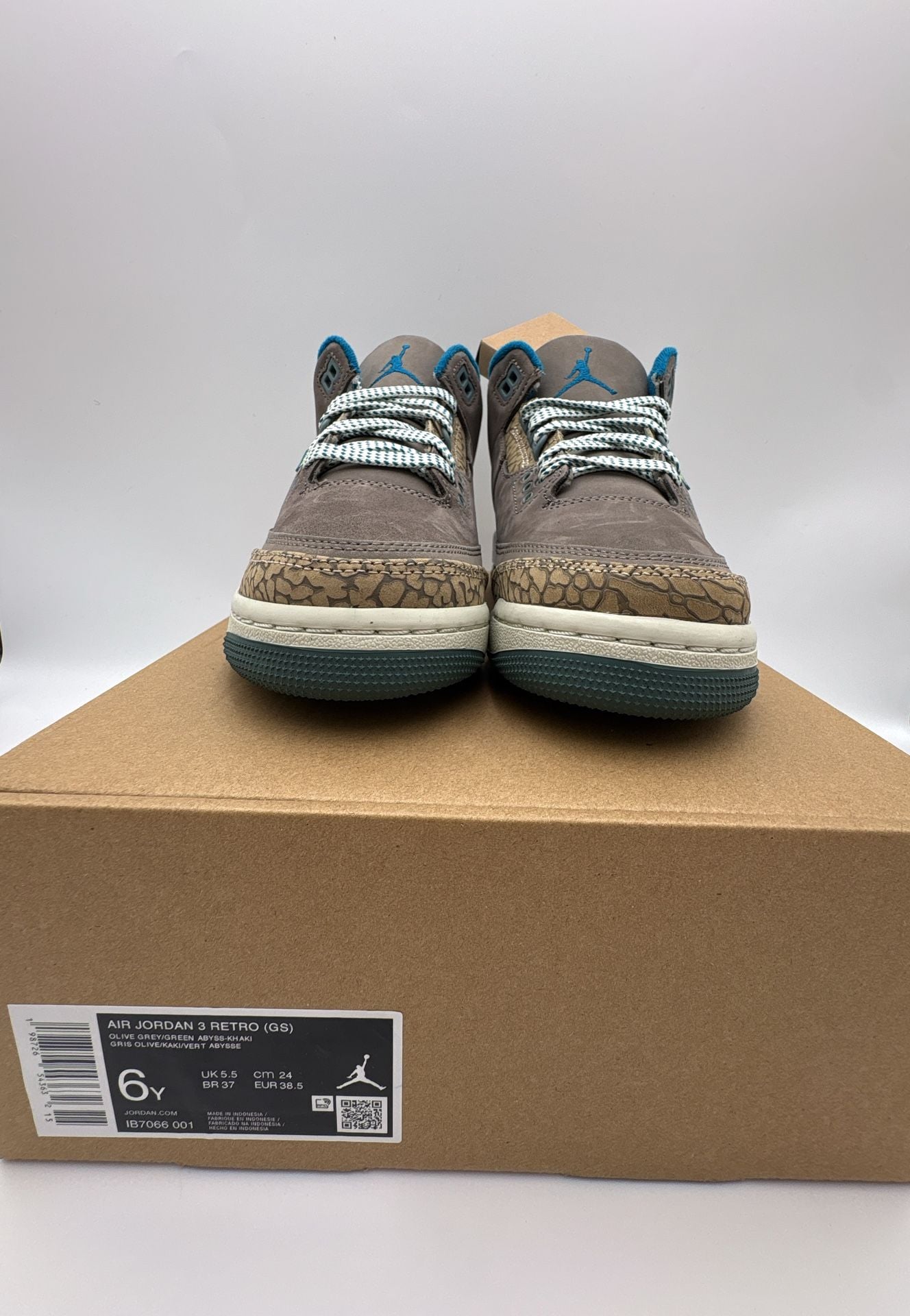 Jordan 3 Retro 'Olive Grey' Grade School Sneakers (IB7066-001) 10