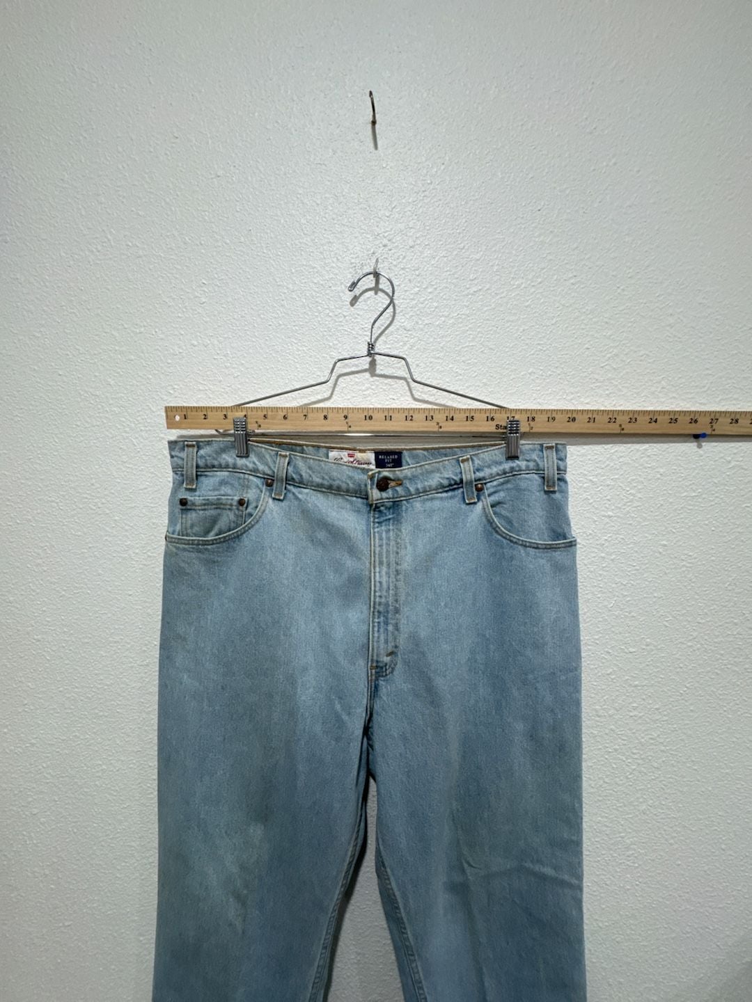 Vintage Levi's 540 Relaxed Fit Light Wash Denim Jeans Men's 40x30 3