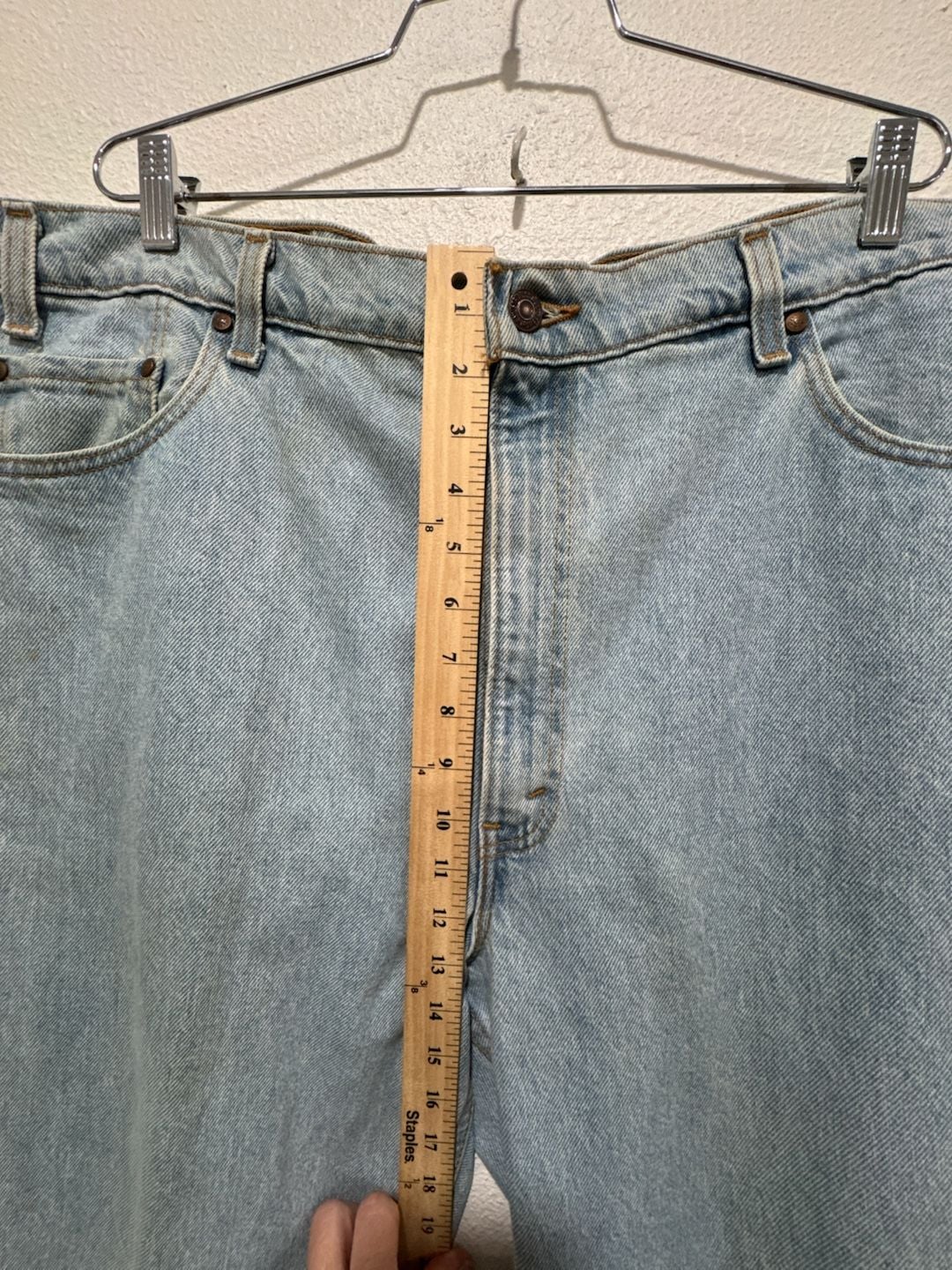 Vintage Levi's 540 Relaxed Fit Light Wash Denim Jeans Men's 40x30 10