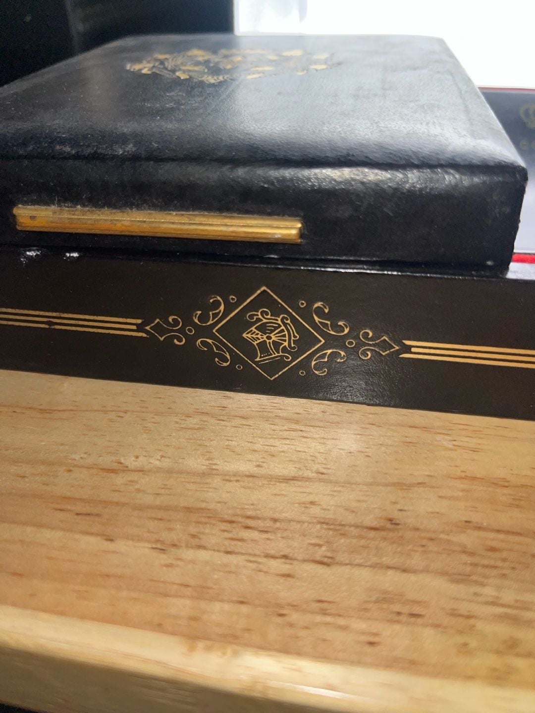 Vintage Shields Men's Jewelry Organizer Box with Cufflinks and Tie Tacks 6