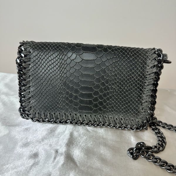 Borse in Pelle Italian Leather Snake Pattern Crossbody Bag with Chain Trim