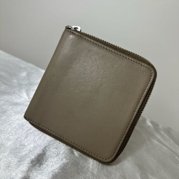 Leatherology Small Zip-Around Leather Wallet in Taupe