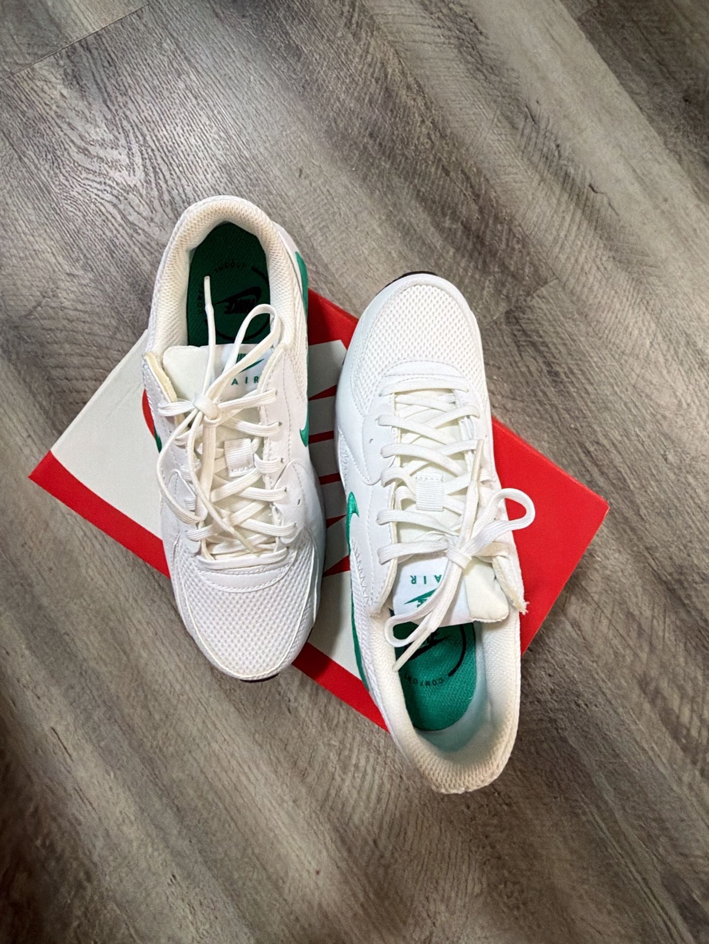 Nike Women's Air Max Excee White/Green Strike Running Shoes CD5432-123 Size 8.5 7