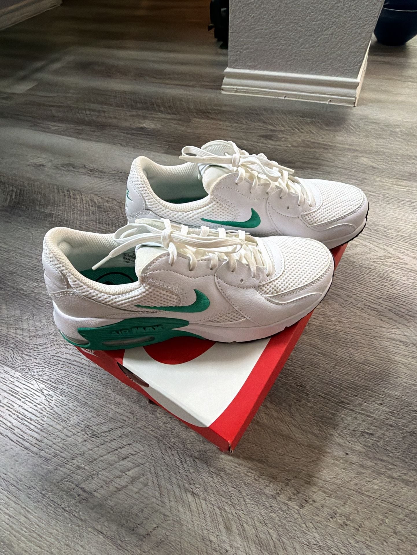 Nike Women's Air Max Excee White/Green Strike Running Shoes CD5432-123 Size 8.5 8