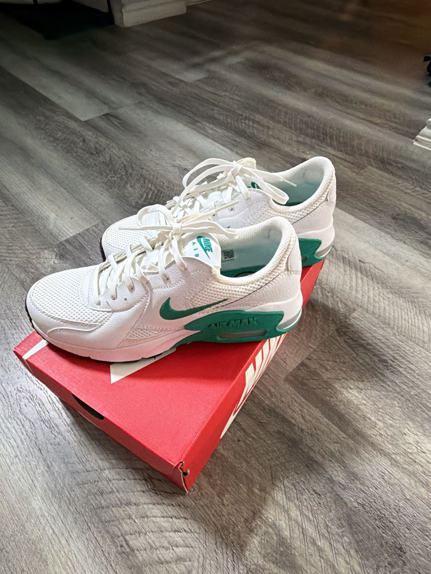 Nike Women's Air Max Excee White/Green Strike Running Shoes CD5432-123 Size 8.5 9