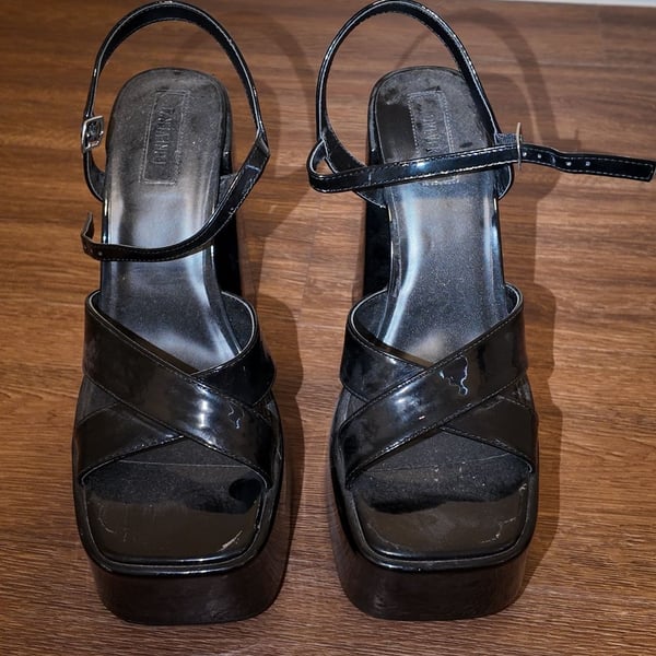 Forever 21 Black Patent Faux Leather Chunky Platform Sandals - Size 7.5